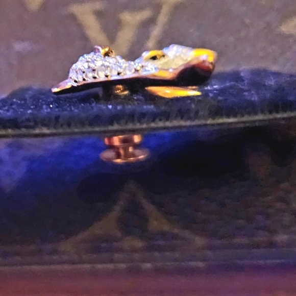 SWAROVSKI Double Dolphins Glitzy Tac Pin Sealife Flipper Rhinestones Gold Brooch - Picture 8 of 13